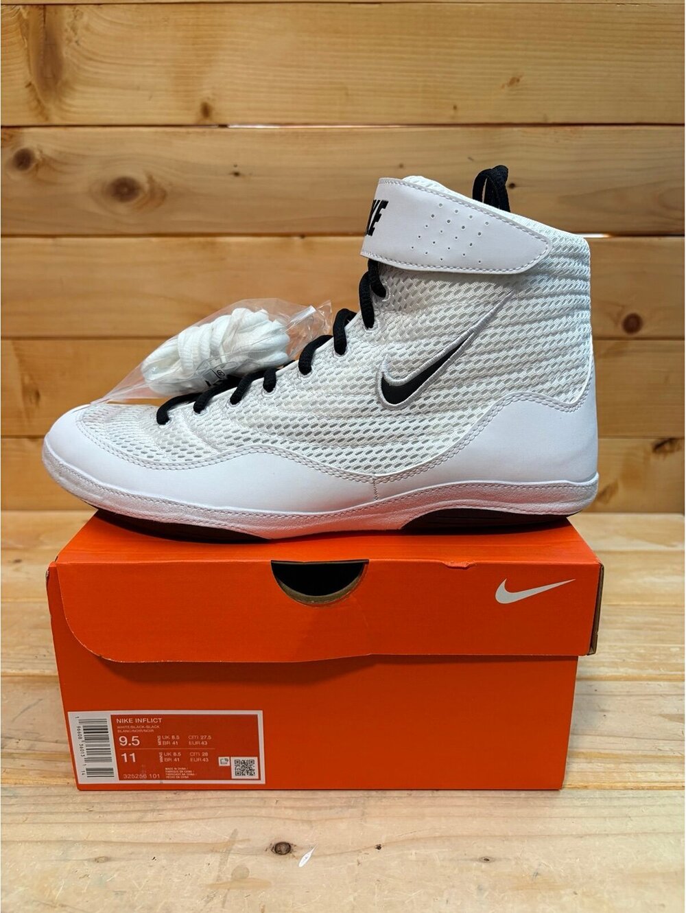 Brand new Discontinued Nike Inflict 3 wrestling shoes - 325256-101 Mens 9.5 W 11